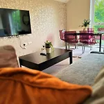 Horizon House, Modern 2-Bedroom Flat 2, Parking, Netflix, Oxford