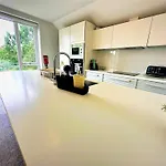 Horizon House, Modern 2-Bedroom Flat 2, Parking, Netflix, Oxford